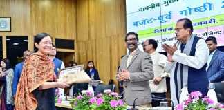 बजट पोर्टल पर सर्वश्रेष्ठ सुझाव भेजने वाले को सीएम ने किया सम्मानित,टूरिज्म, एकग्रीकल्चर, स्पोर्ट्स, एजुकेशन पर हेमंत सरकार का फोकस hemant soren