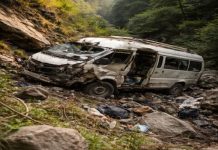 नेपाल के मनकामना मंदिर से लौट रही बस 200 फीट गहरी खाई में गिरी,7 भारतीय श्रद्धालुओं की मौत bus accident