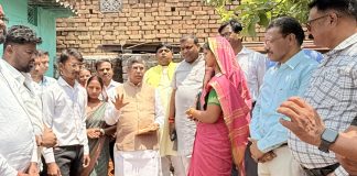 मैट्रिक(JAC) में झारखंड में नम्बर 1 पर एक साथ 4 टॉपर, आदित्य साहू पहुंचे प्रेम कुमार के घर, घोषणा की “सब टॉपर को मिलेगा 1 लाख” Aditya sahu