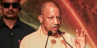 सीएम योगी:सड़क तमाशे की जगह नहीं,शिफ्ट में कर लो नमाज cm yogi