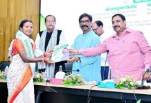 कुल 316 नव नियुक्त सहायक आचार्यों एवं 17 महिला पर्यवेक्षिकाओं को मिला नियुक्ति-पत्र hemant soren