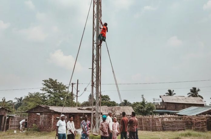 100-foot-high mobile tower