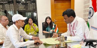 रांची: जनता दरबार में राजस्व मामलों में मिली शिकायत, कई अधिकारियों को डीसी ने दिया शोकॉज निर्देश Ranchi DC