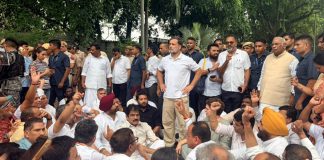 नीट पेपर लीक को लेकर पीएम मोदी के घर के बाहर कांग्रेस का धरना rahul gandhi