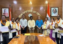 रांची:सेवानिवृत्ति के दिन ही आठ शिक्षकों को मिले सभी रिटायरमेंट बेनिफिट Ranchi DC