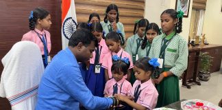 रांची समाहरणालय में छात्राओं ने बांधी राखी, डीसी ने दिया शिक्षा को सशक्त बनाने का संदेश ranchi dc manjunath bhajantri