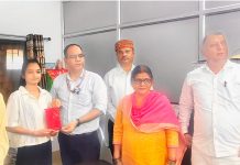 फीस बढ़ोतरी के विरोध पर स्कूल ने एडमिशन नहीं लिया,जिला प्रशासन ने लिया संज्ञान,एडमिशन करवाया ranchi school