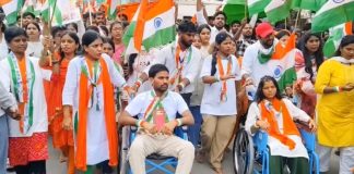 रांची: फिरायालाल चौक तक तिरंगा यात्रा,अनशन पर बैठे छात्र व्हीलचेयर पर शामिल हुए tiranga yatra