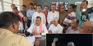 डॉ.श्यामा प्रसाद मुखर्जी जी की प्रतिमा को कालिख पोते जाने पर भाजपा अरगोड़ा थाने में FIR दर्ज कराने पहुंची Dr. Syama Prasad Mukherjee