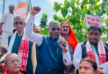 गिरिडीह में बाबूलाल मरांडी की अगुवाई में DC-SP कार्यालय का जोरदार घेराव किया गया babulal marandi