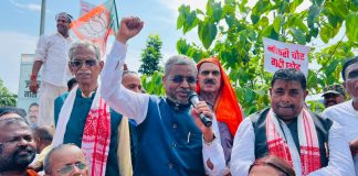गिरिडीह में बाबूलाल मरांडी की अगुवाई में DC-SP कार्यालय का जोरदार घेराव किया गया babulal marandi