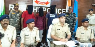 रांची:बिरसा चौक पेट्रोल पंप के पास हथियार के साथ घूम रहे, तीन गिरफ्तार ranchi police