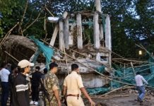 रांची : पुरानी पानी की टंकी गिरने से एक की मौ*त, मलबा हटाने का कार्य जारी ranchi tanki collapses