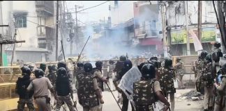 उज्जैन: शाही मस्जिद को लेकर पुलिस से झड़प,पथराव,पुलिस ने छोड़े आसूं गैस के गोले ujjain violence