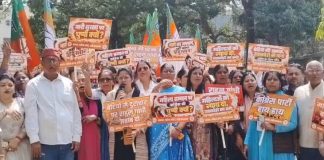 भाजपा महिला मोर्चा कांग्रेस प्रदेश मुख्यालय का घेराव करने पहुंचीं BJP Mahila Morcha