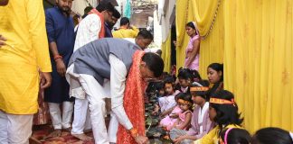 नवमी पर कन्या पूजन में शामिल हुए संजय सेठ , सी पी सिंह ,1100 कन्याओं का पूजन किया Sanjay seth