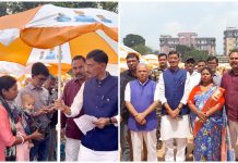 फुटपाथ व्यवसायी के बीच कैनोपी छातों का वितरण,संजय सेठ ने कहा “5,000+ वितरण का लक्ष्य” Sanjay Seth