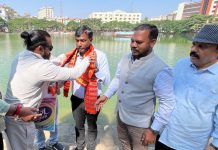 रांची:शहर के प्रमुख छठ घाटों का निरीक्षण करने पहुंचे डीसी dc manjunath bhajantri