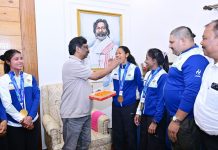 एशियन गेम्स में स्वर्ण पदक जीत लौटीं झारखण्ड की बेटियां सीएम ने मिठाई खिलाकर दी बधाई hemant soren