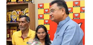 बड़कागांव की बेटी ममता का IAS बनने का सपना,दो वर्षों की कोचिंग का खर्च उठाएंगे मनीष जयसवाल manish jaiswal